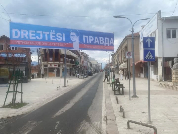 Транспарент „Правда за Крешник“ поставен во центарот на Дебар