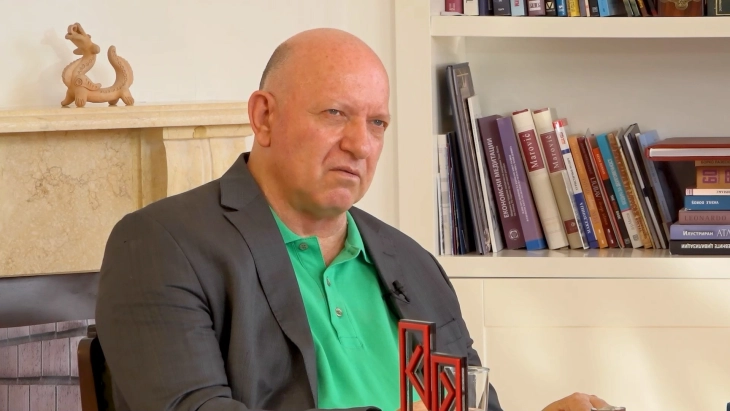 Азески во „Бизнис-клуб“: Спречување на одливот на мозоци и поддршка на извозот се двата проекта на кои ќе работи Комората