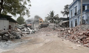 Reshjet e shiut e vështirësojnë rikuperimin pas tërmetit në Mianmar në të cilin jetën e humbën mbi 3.500 persona