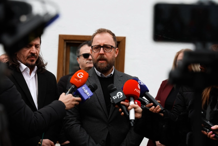 Lutkov: Grupi i punës do të kërkojë zgjidhje për disperzimin dhe racionalizimin e institucioneve kombëtare në Gostivar