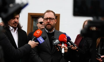 Lutkov: Grupi i punës do të kërkojë zgjidhje për disperzimin dhe racionalizimin e institucioneve kombëtare në Gostivar