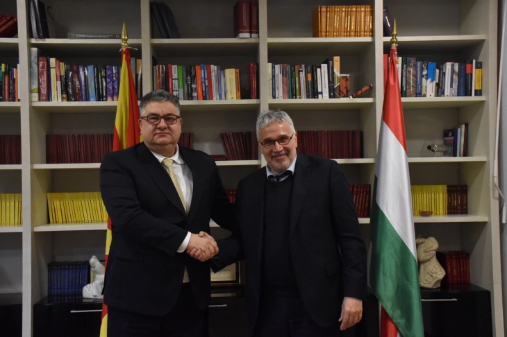 Minister Minchev meets with Hungarian Ambassador András Klein