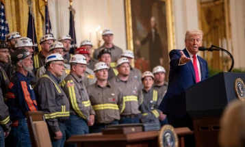 Трамп потпиша наредба за интензивирање на употребата на јаглен