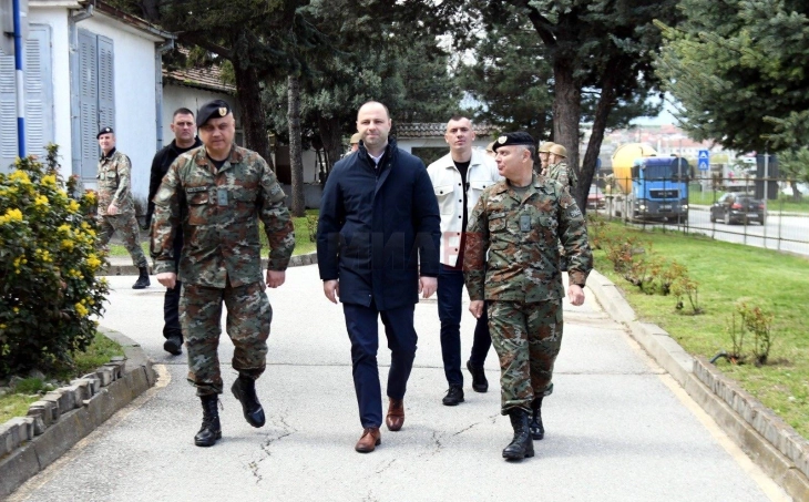 Ministri Misajllovski dhe gjenerali Lafçiski për vizitë në Komandën për operacione të Armatës së Maqedonisë së Veriut