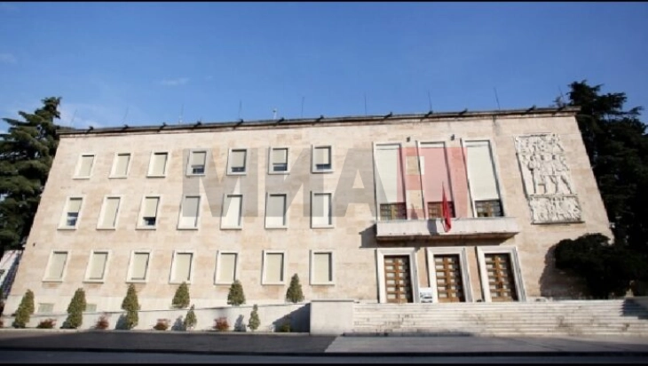 Shqipëria përkohësisht i heq vizat për shtetasit e pesë vendeve për qëllime turistike