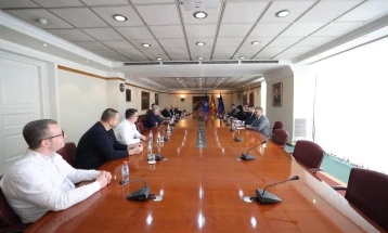 Qeveria do të pranojë çdo marrëveshje mes sindikatave dhe punëdhënësve, në momentin kur ajo të arrihet në kuadër të dialogut ekonomiko-social