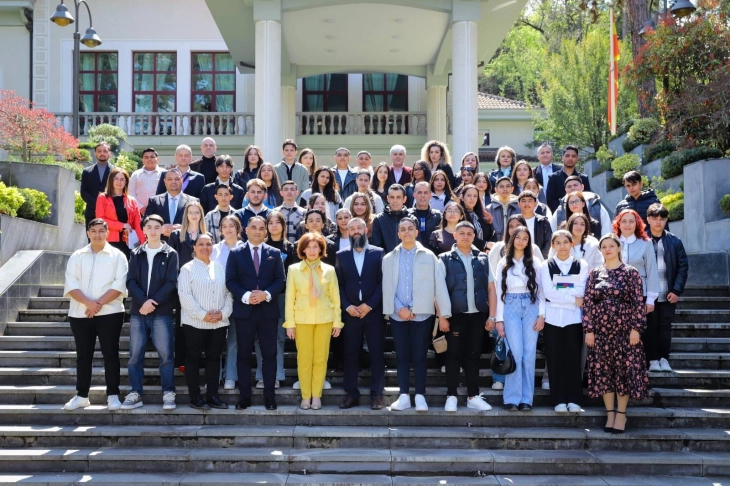 Siljanovska-Davkova: Pa romët nuk ka histori të suksesshme demokratike maqedonase