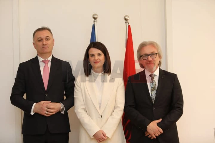 Ministri Limani në Tiranë u takua me ministrat Koçiu dhe Gutiç