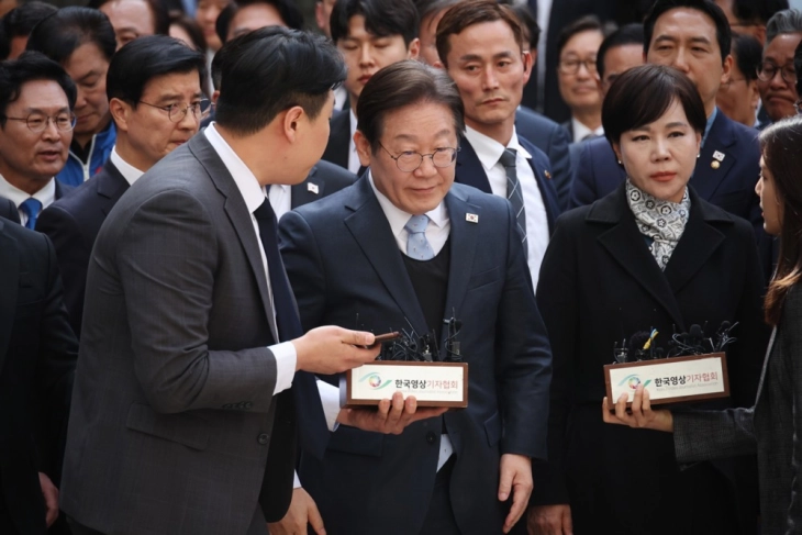 Поранешните лидери на двете најголеми партии во Јужна Кореја најавија кандидатури за претседателските избори во јуни