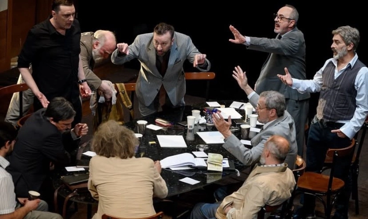 Претставите на МНТ „Народен пратеник“ и „12“ гостуваа во Црногорско народно позориште