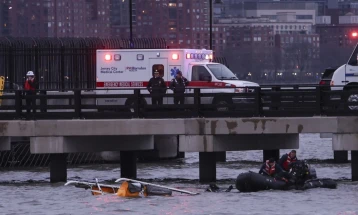 Six dead after helicopter crashes into Hudson River in New York