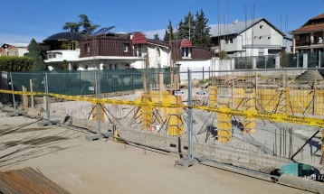 Градоначалникот Јакимовски затвори градилиште во Влае