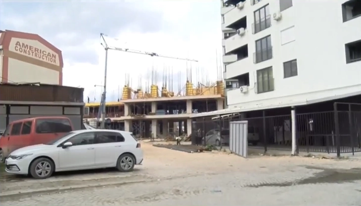 Општина Ѓорче Петров: Во рок од пет дена да се врати првобитната состојба урнатиот ѕид од зградата и да се обезбеди сигурноста на околната градба