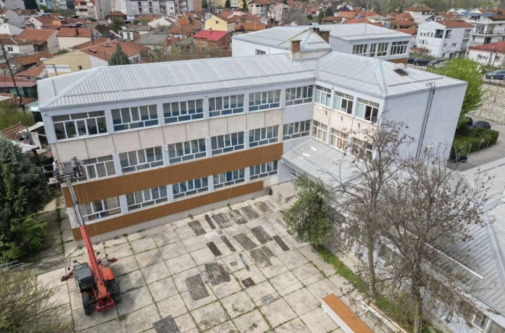 Во велешка Економска се поставува термоизолациона-енергетски ефикасна фасада