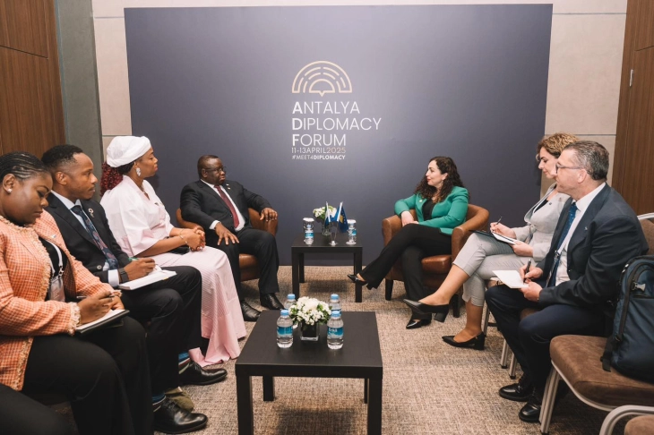 Takim i presidentes së Kosovës, Osmani me presidentin e Republikës së Sierra Leones, Julius Maada Bio