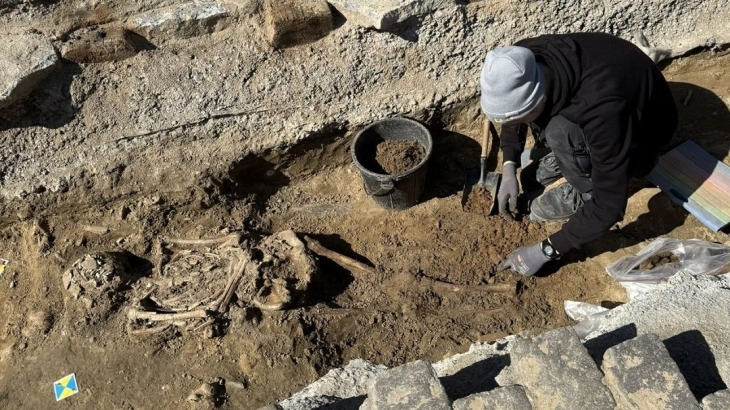 При градежни работи во Брисел откриени 30-тина скелети од средниот век 