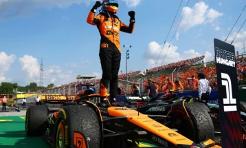 McLaren dominate first day of action at F1 Bahrain Grand Prix