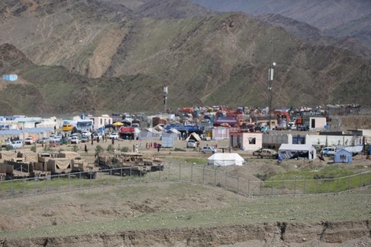 Më shumë se 100.000 afganë u lsrguan nga Pakistani në valën e re të dëbimeve