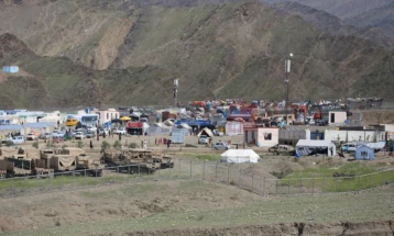 Më shumë se 100.000 afganë u lsrguan nga Pakistani në valën e re të dëbimeve