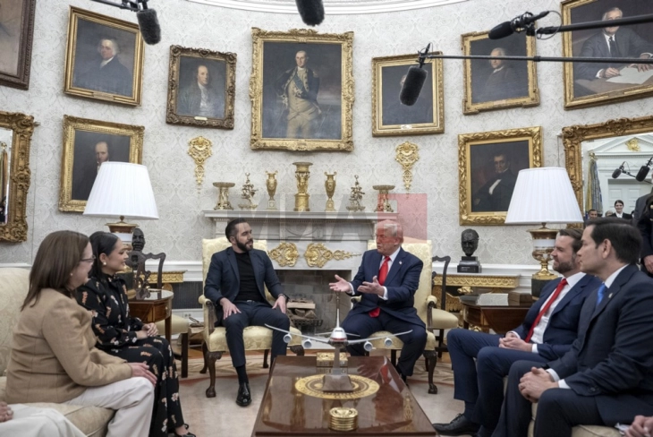 Trampi: Irani duhet të heqë dorë nga armët bërthamore ose të përballet me përgjigje ushtarake