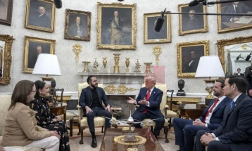 Trampi: Irani duhet të heqë dorë nga armët bërthamore ose të përballet me përgjigje ushtarake