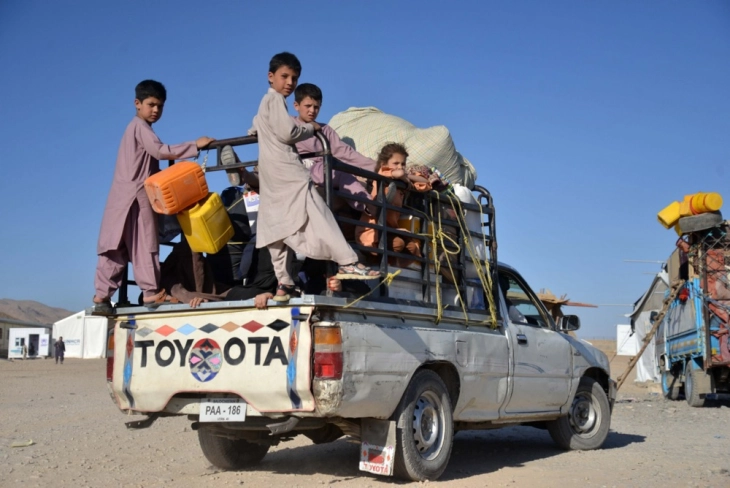 More than 100,000 Afghans leave Pakistan amid new deportation drive