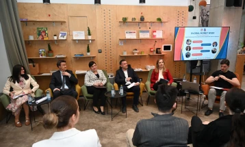 Dimitrieska-Koçoska në panelin e diskutimit mbi edukimin financiar te të rinjtë - Një popullatë e edukuar financiarisht sjell zhvillim ekonomik dhe është e përgatitur për shfrytëzimin e instrumenteve të reja financiare