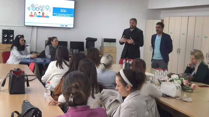 Националната агенција за европски образовни програми и мобилност ќе ги пренамени средствата за репрезентација за училишен прибор на учениците во Кочани