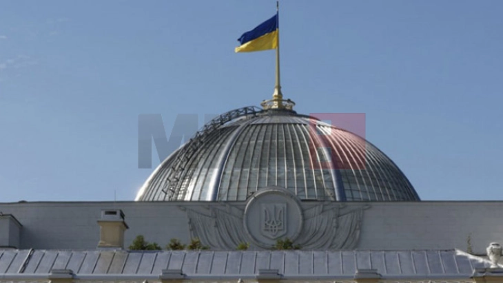 Rada supreme e Ukrainës e vazhdoi gjendjen e jashtëzakonshme dhe mobilizimin e përgjithshëm në vend