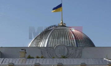 Rada supreme e Ukrainës e vazhdoi gjendjen e jashtëzakonshme dhe mobilizimin e përgjithshëm në vend