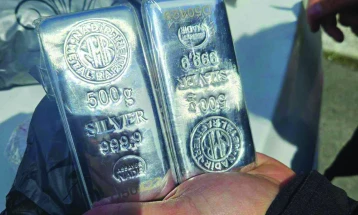 Dogana parandalon një tentativë për kontrabandë prej 6,4 kilogram argjend në VK Bogorodicë