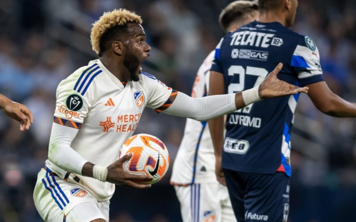 Фудбалер од Габон почина во Кина откако падна од 11 кат