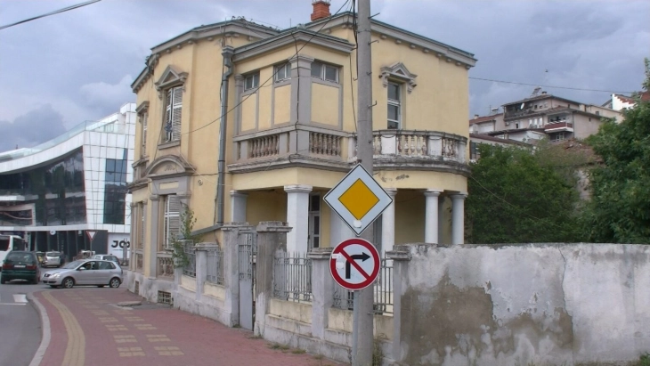 Продаден штипскиот хотел „Гарни“