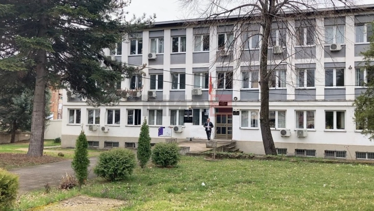 Shtatë të dyshuarit për zjarrin në Koçan janë transferuar efektivisht në arrest shtëpiak