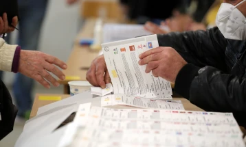 Partitë përgatiten për zgjedhje lokale në hijen e tragjedisë së Koçanit dhe ndryshimeve globale