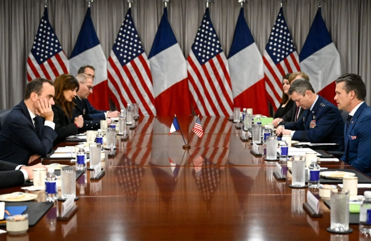 Американскиот министер за одбрана го повика францускиот колега да ги зголеми воените трошоци