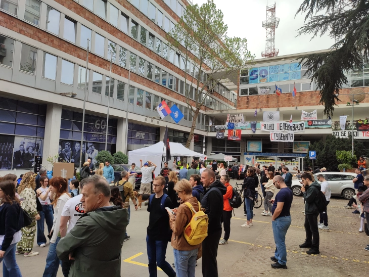 Bllokada e objekteve të RTS-së në Beograd zgjat më shumë se 80 orë