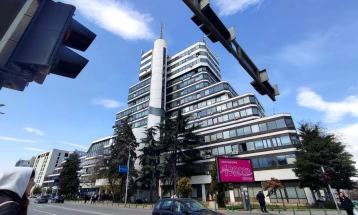 MASH-i me reagim ndaj Të Majtës: Pagat në shkolla nga ky muaj janë rritur për shtatë për qind