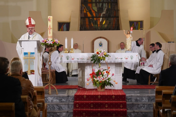 Easter liturgy held at Sacred Heart of Jesus Church in Skopje