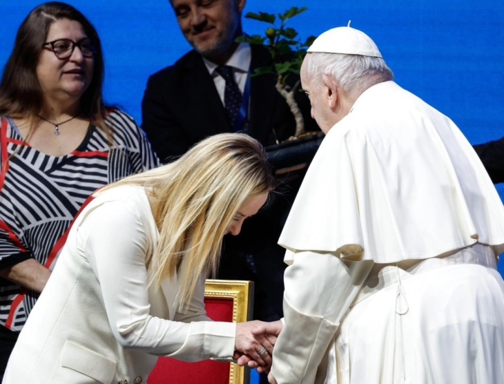 Мелони изрази длабока тага поради смртта на папата Франциск, кого го нарече „голем човек“