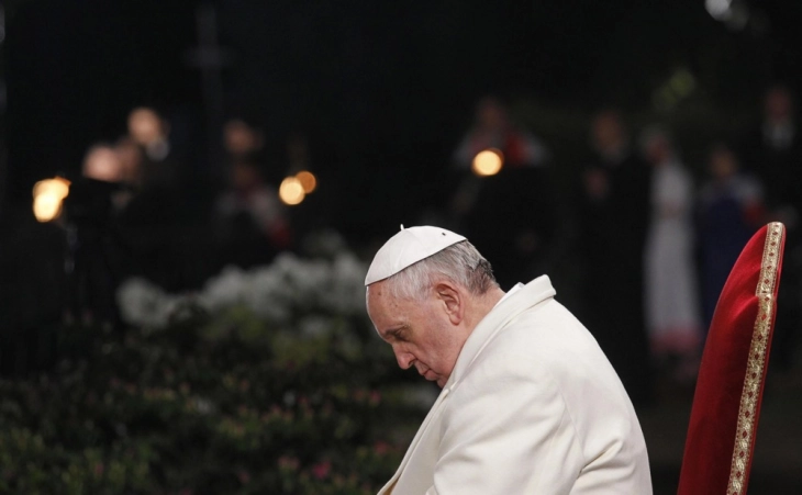 Liderët botërorë i bënë homazhe Papa Françeskut