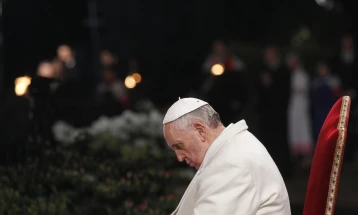 Liderët botërorë i bënë homazhe Papa Françeskut