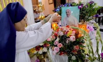 Vatikan: Lutja e parë publike për Papën sonte në sheshin Shën Pjetri