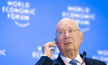 Founder of Davos World Economic Forum steps down