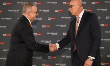 Australian leaders pause campaigning after death of Pope Francis