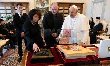 Siljanovska Davkova: Papa Françeskun do ta kujtoj për mendjen, urtësinë, ngrohtësinë dhe thjeshtësinë e tij të jashtëzakonshme