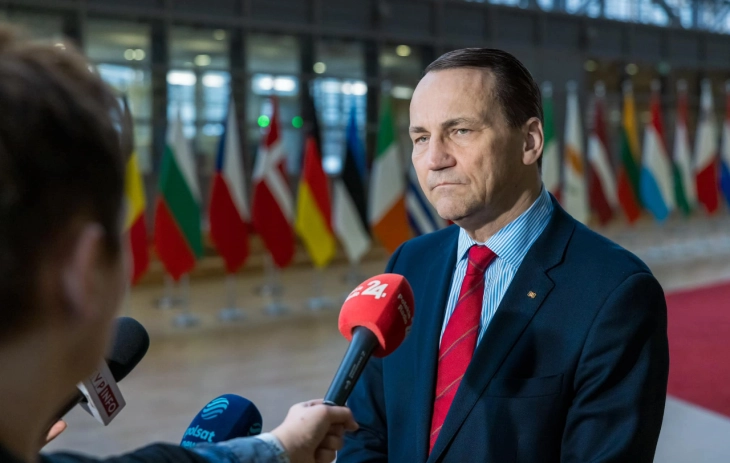 Сикорски: Полска нема да испрати своја војска во евентуална мировна мисија во Украина