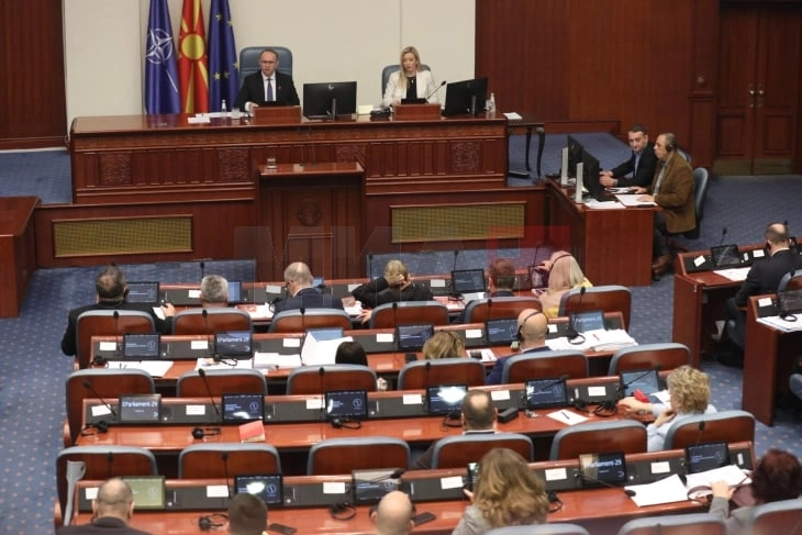 Miratohen Ligji për lirim nga tatimi dhe ndryshimet për tokën ndërtimore