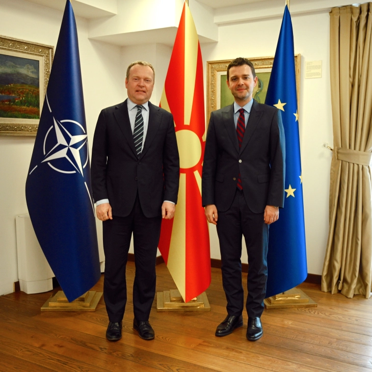 FM Mucunski meets OSCE High Commissioner on National Minorities Kamp