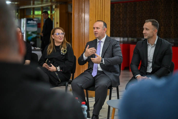 Гаши во посета на Националната универзитетска библиотека по повод Светскиот ден на книгата